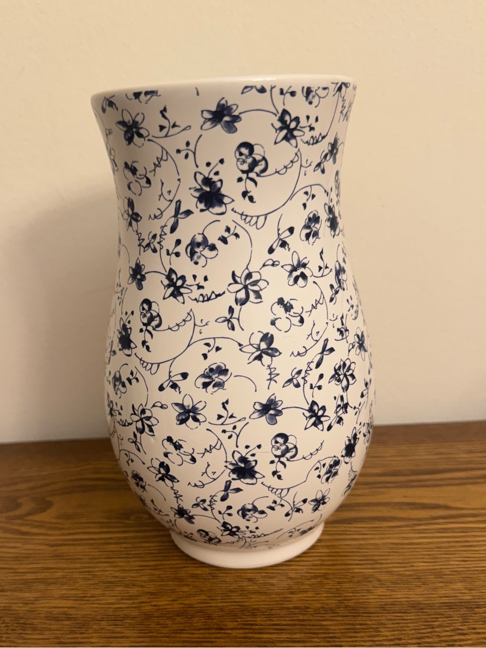 Vintage Style Navy Blue & White Floral Ceramic Vase - 7.5” EUC